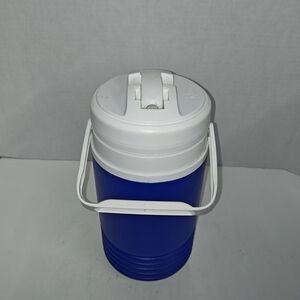 Igloo 1/2 Half Gallon Flip Spout Water Jug Beverage Cooler Blue White 90s USA